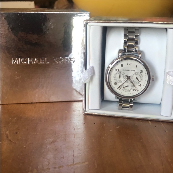 Brand new In box Michael Kors watch main image 7